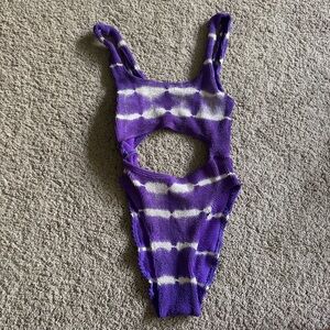 Bond-Eye cut out one piece